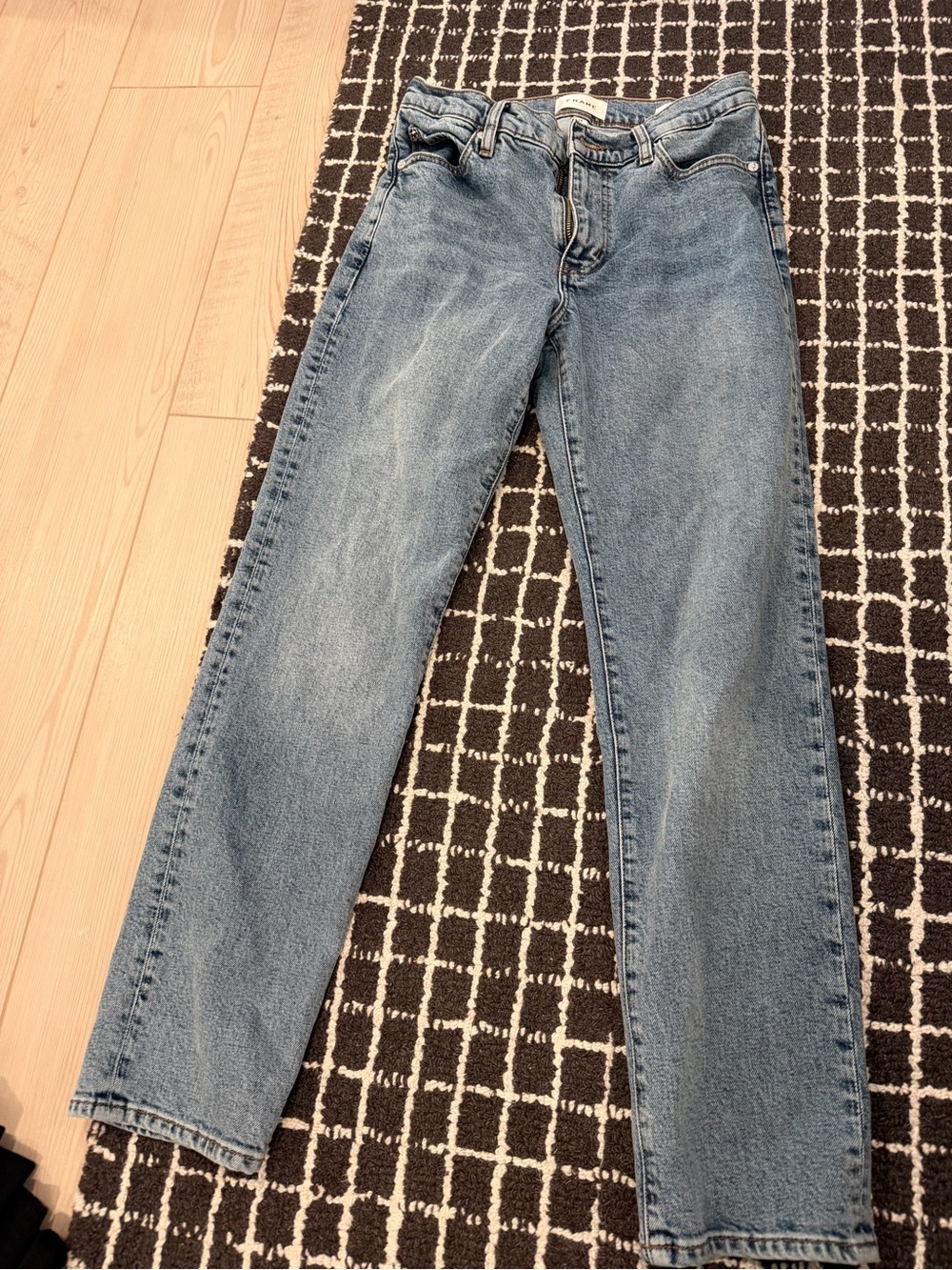 Frame Denim Women's Straight Leg Jeans in Light Blue Wash